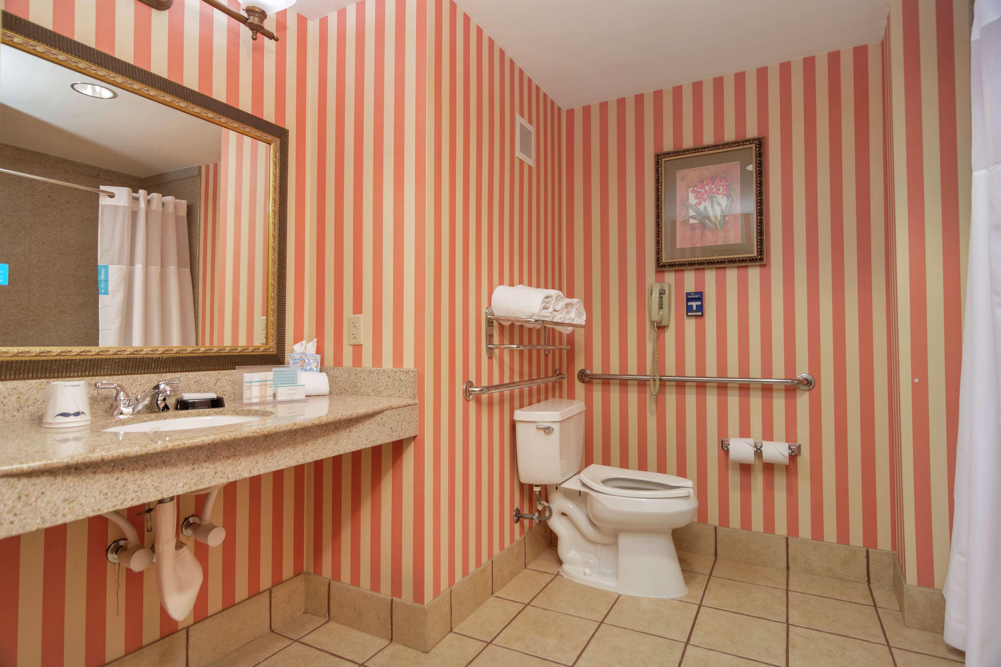 Hampton & Dallas-dfw Airport Hotel 3*